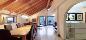 HeidiHoliday-Jenins Grand Maisonette-Attika mit Office & Relax-Bereich, Aussenparkplatz & Garage, geschützte Sonnen-Panoramaterrasse, Aufgewertet 2024